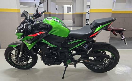 KAWASAKI Z900 